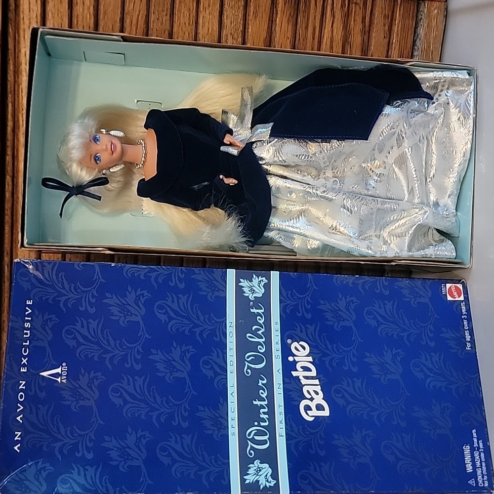Barbie 1995 Avon Exclusive Winter Barbie Christmas Vintage